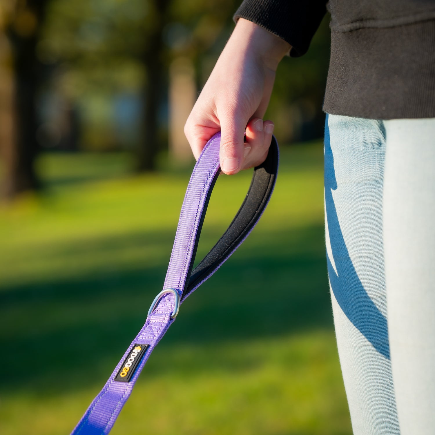 Detail photo of the padded neoprene handle on the DogGo Adjustable Padded Leash, in wild lavender.